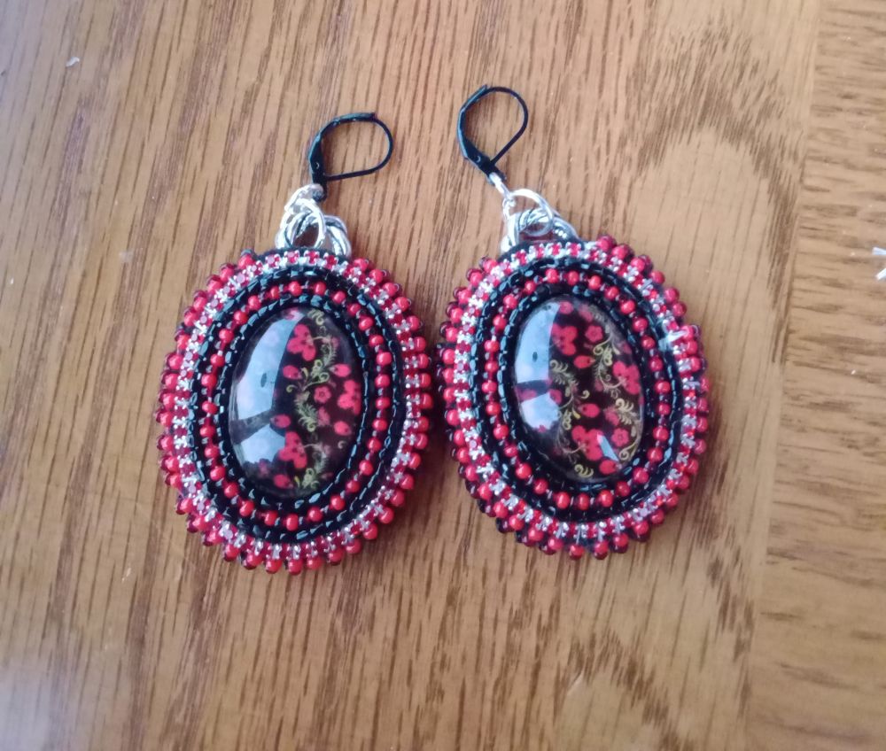 Red and black beaded earrings created by instructor Mira Arquette.