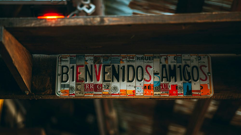 License plates cut up and reassembled to spell "Bienvenidos Amigos"